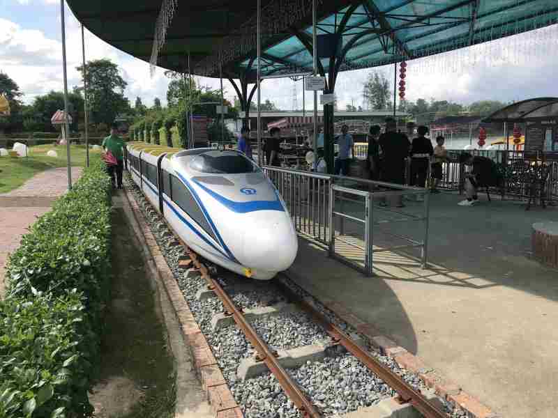 网红高铁小火车