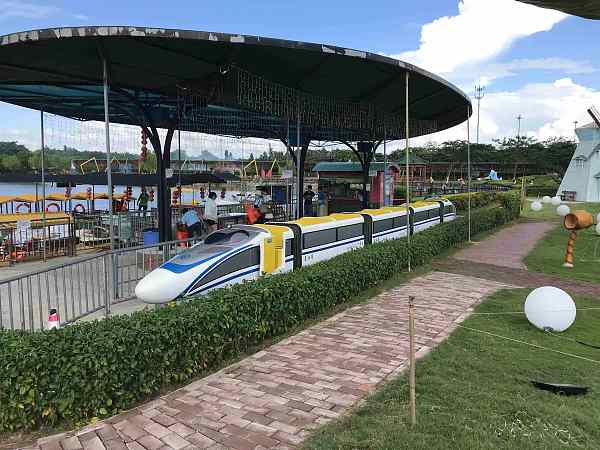 网红高铁小火车