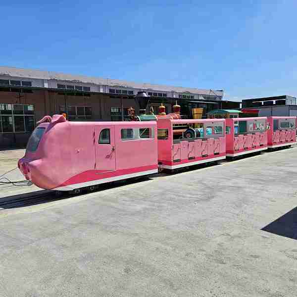 小猪轨道观光火车